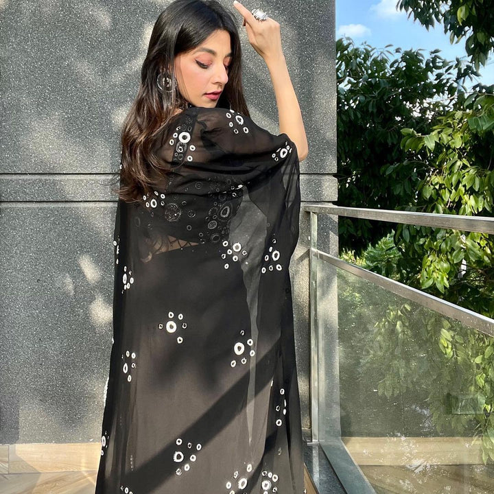 MEHAK IN BLACK CAPE SET